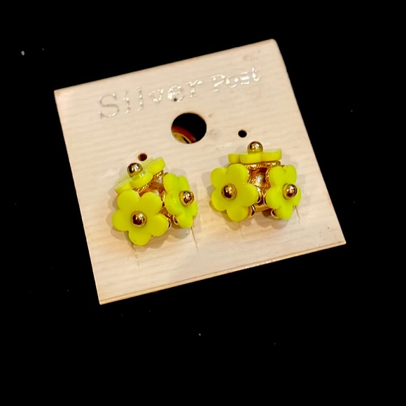 Beautiful yellow flower + special design earrings - Picture 3 of 4